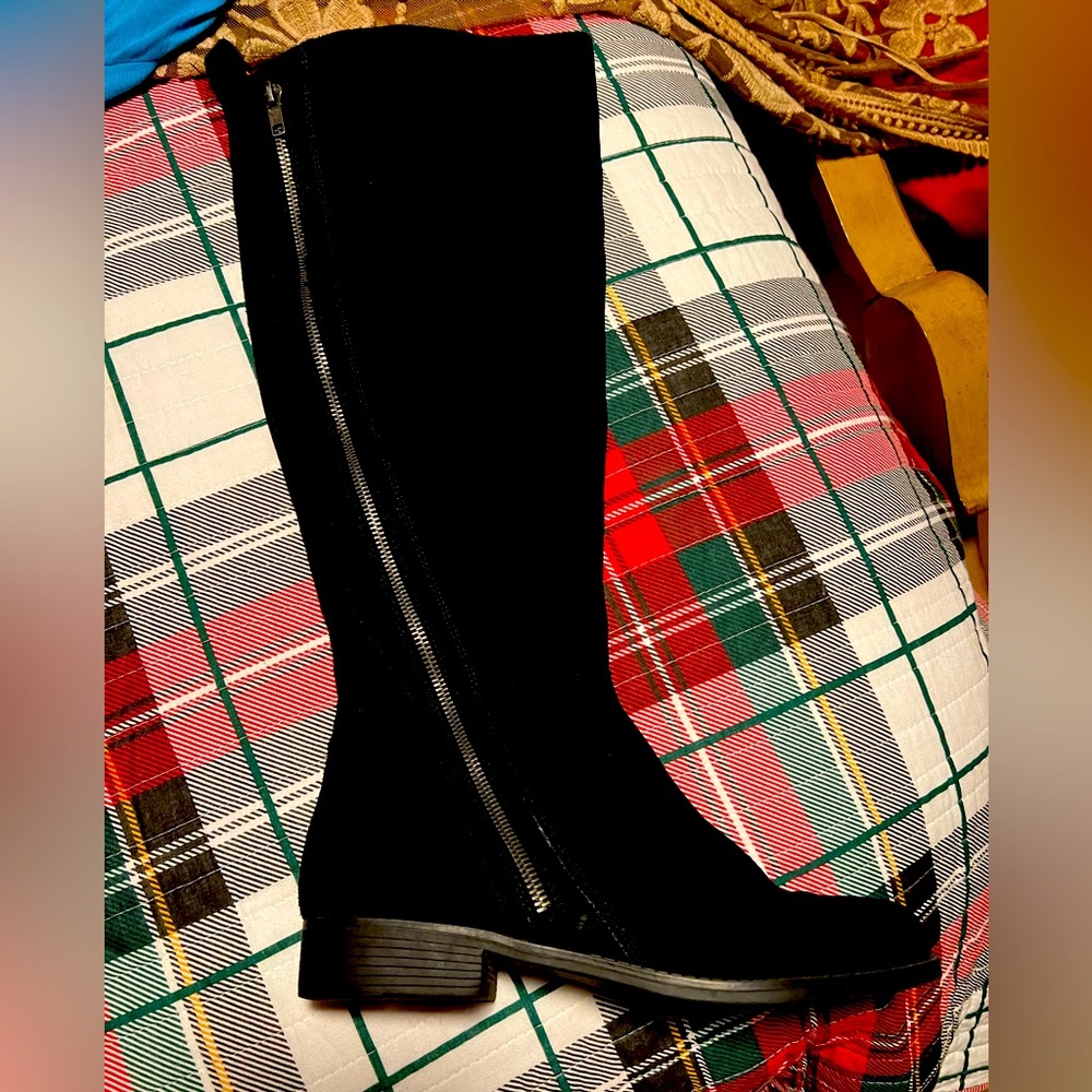 Matisse size 7.5 black genuine suede